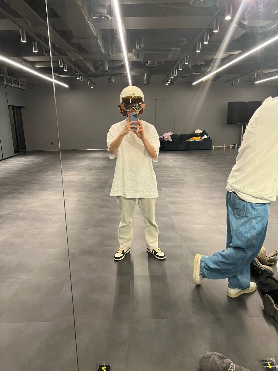 230519 BAEKHYUN BUB

Baekhyun: Anyways... I have a present (cutely)

(Photo) 

Earth Warrior Baekhyun