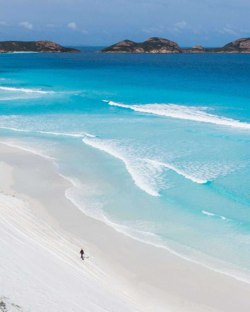 WestAustralia's tweet image. Lucky Bay in Esperance (Kepa Kurl), has been named No.1 in the @bananaboat World&apos;s 50 Best Beaches list! 🏆 Where azure skies kiss soft white shores, and kangaroos hop over to say g&apos;day 🏖️ Get dreaming: bit.ly/45gzXdW
📸: @WestAustralia #WAtheDreamState @Golden_Outback