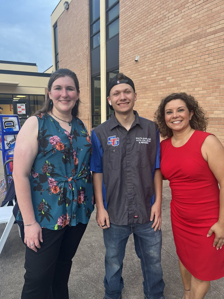 Victori51986943's tweet photo. Perseverance, determination, and grit.  @sgechs students made their dream a reality…college and high school diplomas! Congratulations Class of 2023! Your future is bright! @jsharwel @SGHS_Titans @drlopez23 @Doc_torSus @Vsan22Victoria @MVHSVP @ChristiLinDavi1 https://t.co/l4aA8aCABM