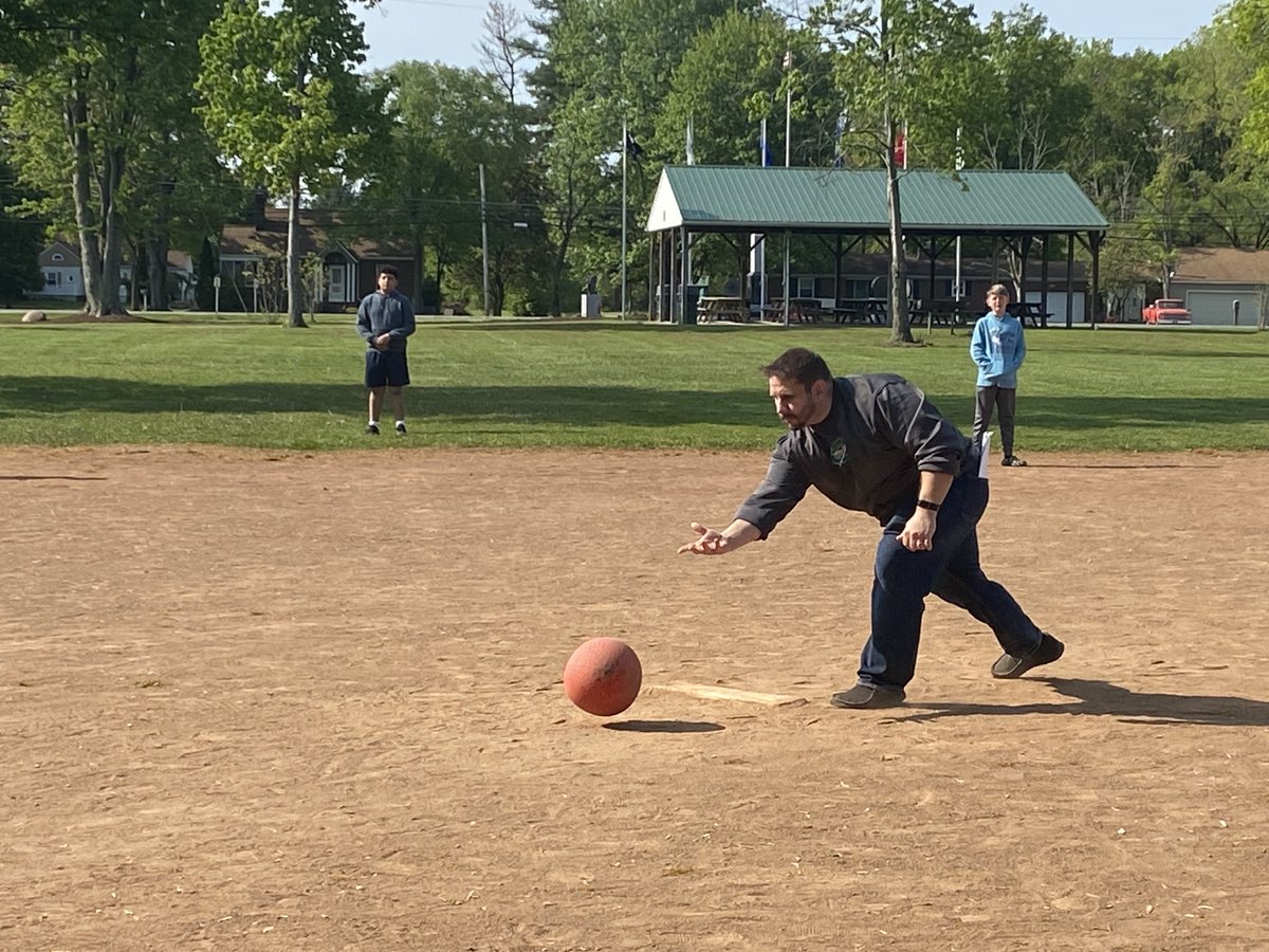 imchadsmom's tweet image. Kickin’ it on the ball diamond. 3-3 Wilson v Juliani! #onceaRaider #inthemiddle