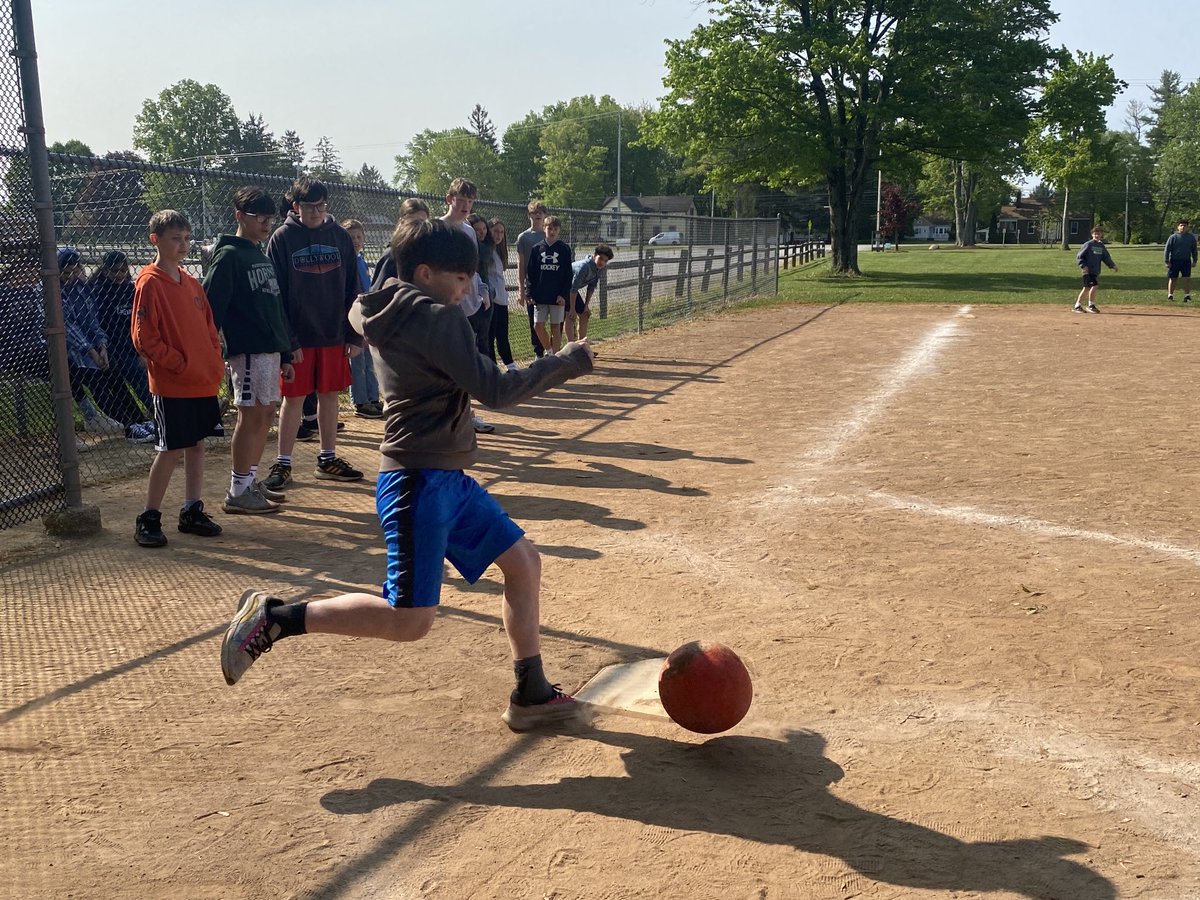 imchadsmom's tweet image. Kickin’ it on the ball diamond. 3-3 Wilson v Juliani! #onceaRaider #inthemiddle