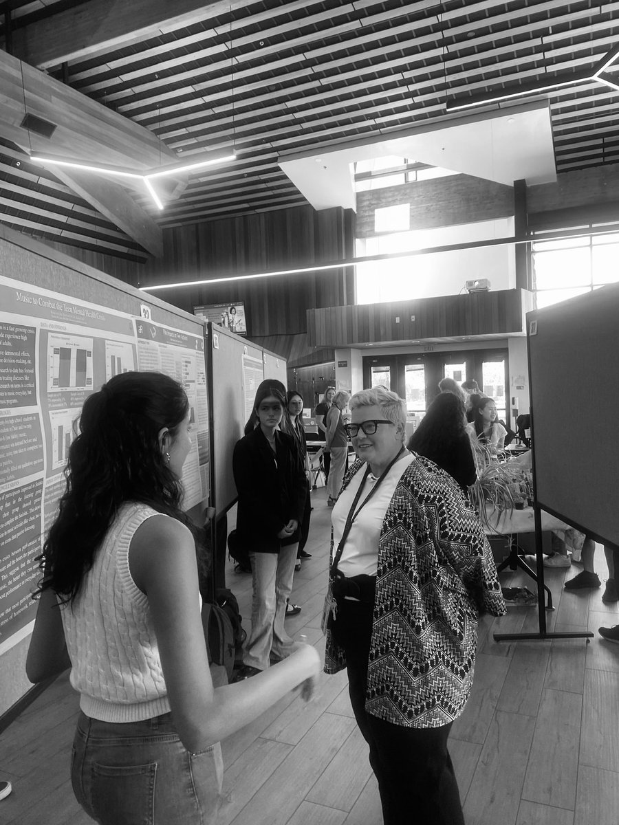 JeongVChoe's tweet photo. Advanced Authentic Research (AAR) students @PaloAltoUnified showcasing their final project @FoothillCollege Leadership Symposium today. Tomorrow, we have Career Themed Pathway Open house celebrating more student work. Proud of student professionalism &amp; huge thanks to teachers! https://t.co/nukqijXazm