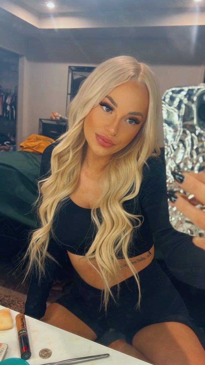 kay__wizz's tweet photo. Hi I got my hair done, so selfies were taken https://t.co/fPypaYcxiX