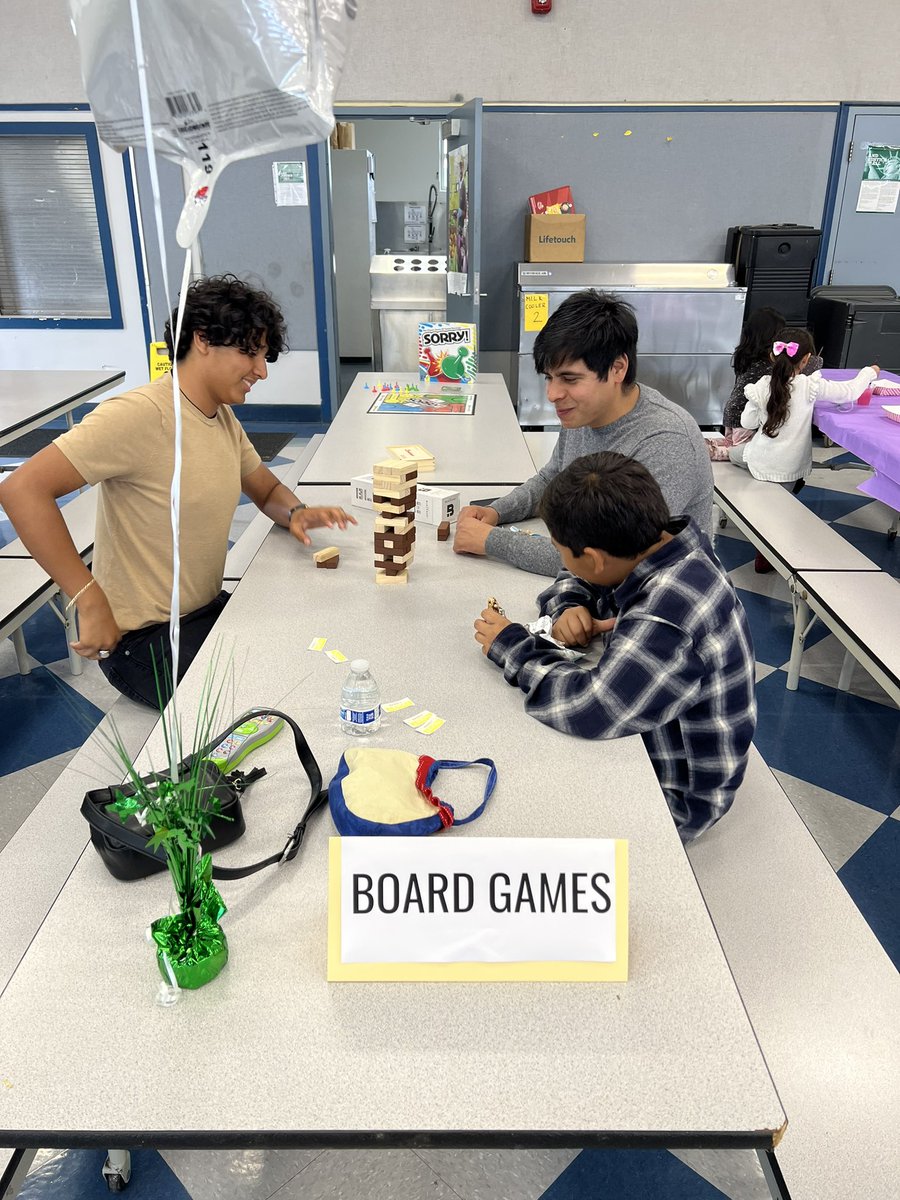 AlvarezRice's tweet photo. ✨Family Academy Night✨ Wellness Matter🪴Board Games, CornHole, Rock Painting and Music 🎶  Family enjoying some relaxing time🙌🏼 for joining us @EOGreenHornets @dcastellanohsd  @HuenemeElemSD https://t.co/QWneemXBYX