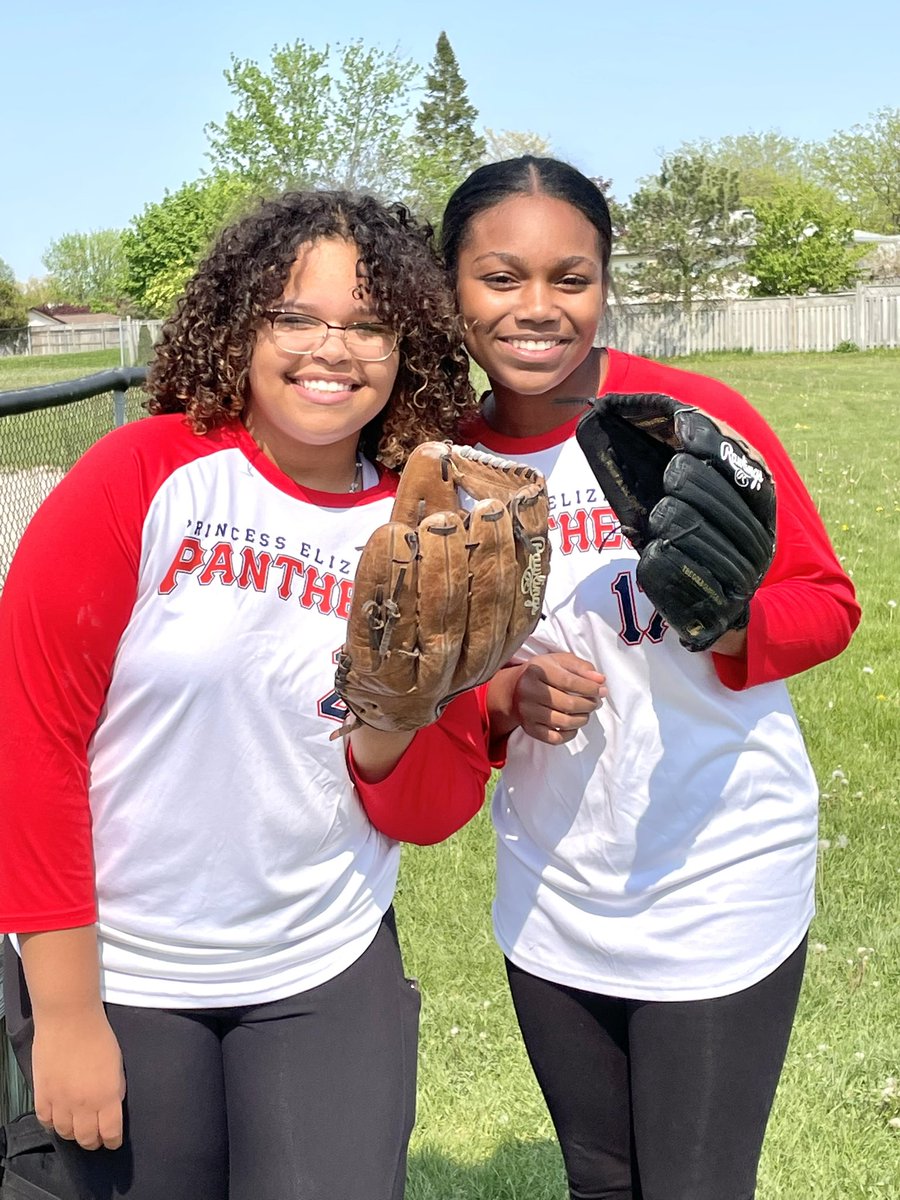 We play ball #girlsatbat @RAndrewCanham <a href="/TVDSB/">Thames Valley DSB</a>