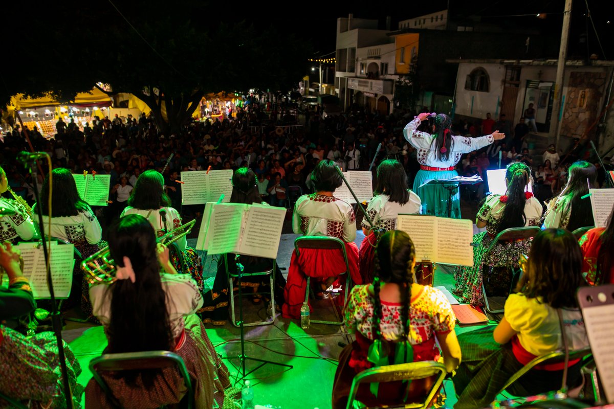 Banda Femenil Regional Mujeres del Viento Florido tweet media