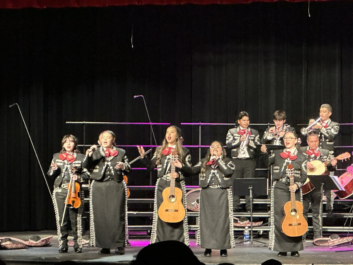 Full house and a performance to remember! 🎻 Incredibly proud of our @CarverHS_AISD and @Drew_AISD students who performed today. @Carver_Mariachi knows how to put on a show! #AldineAdelante @aldinefinearts @AldineISD