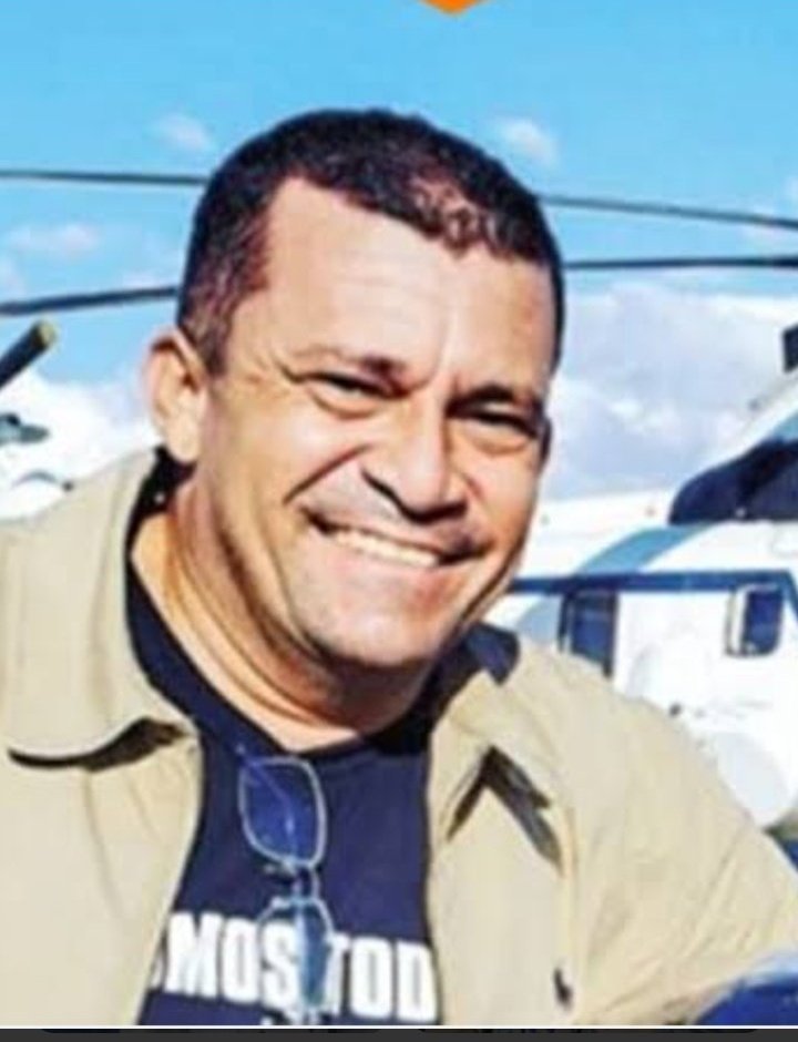 pavao9111's tweet photo. Ninguém fala do Sargento Max, ex integrante do BOPE, guarda-costas do Presidente Bolsonaro. Max é um militar exemplar. Está preso sem ter cometido ilicitude. Cadê o Max? Vão esquecê-lo na cadeia? https://t.co/Lve6S1lHew
