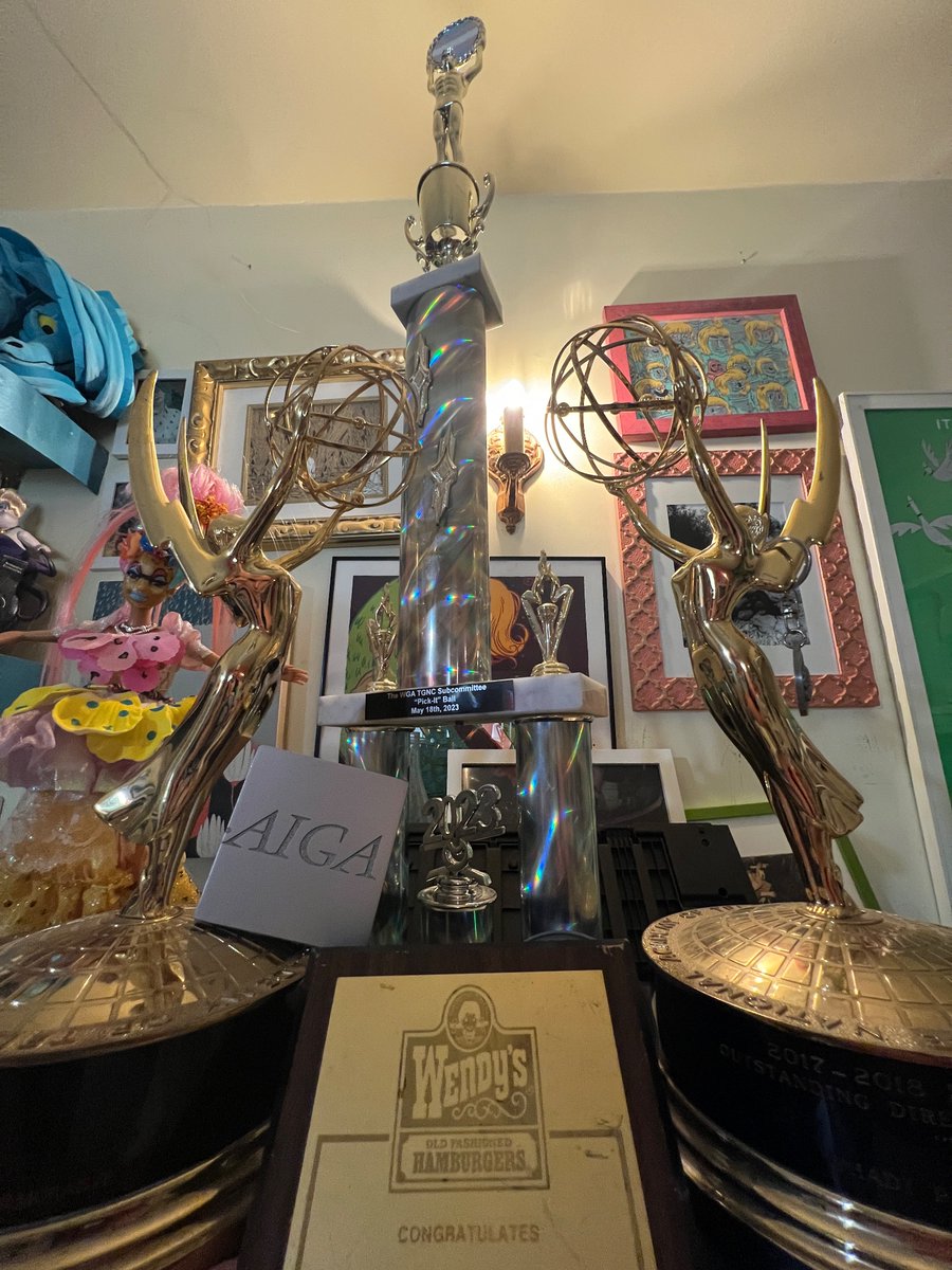 shadipetosky's tweet image. My sign won the Trans Pick-It Ball trophy!!!
I want to thank the judges @ParsnipRogaine @1alexandragrey Meredith Stiehm and to a lesser extent @TheBrianMichael who voted against me.
Thank you community of trans writers!
We need to be underemployed with a fair contract.