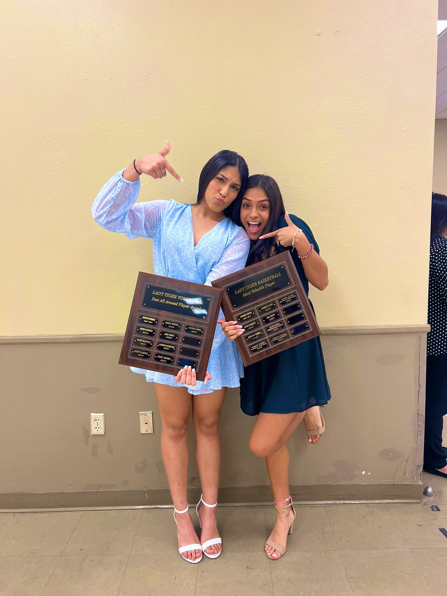 _jayyluna's tweet photo. sports banquet 2023 🏐🏀
best all around player award 2023 🏐
co-mvp 2023🏀 https://t.co/Rd6Jxv2Na5
