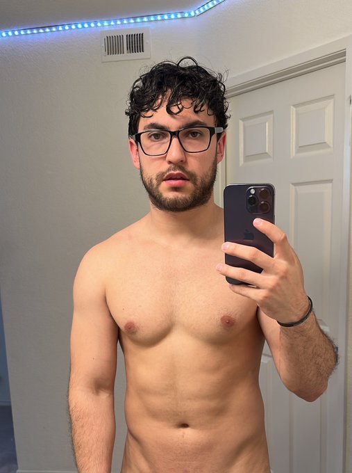 I tried a pocket pussy for the first time and &hellip;. https://t.co/jR7EuA87Zi