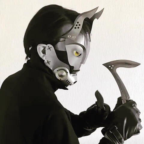 ペーパークラフトの仮面に、新造のブレイドパーツを追加した塗装済み改造作例です。  通販→ wazakka-kan.jp/cyber/