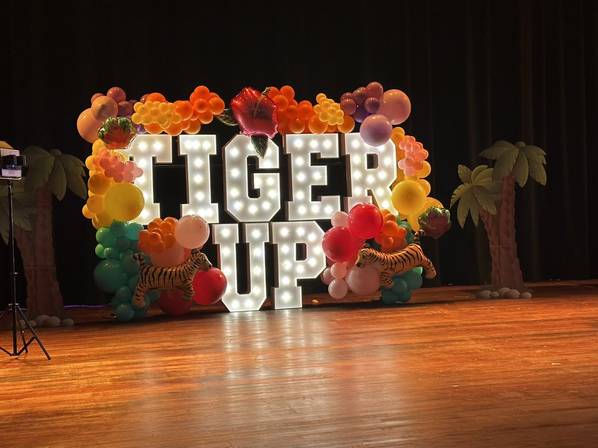 akperera's tweet image. EOY Employee Celebration #Ohana 💐 🌸 🌺  Thx #TeamComms &amp;amp; #TeamHR you 🐅#TigeredUp for another fabulous event. CONGRATULATIONS to all those recognized and awarded. 🙌🏽✨