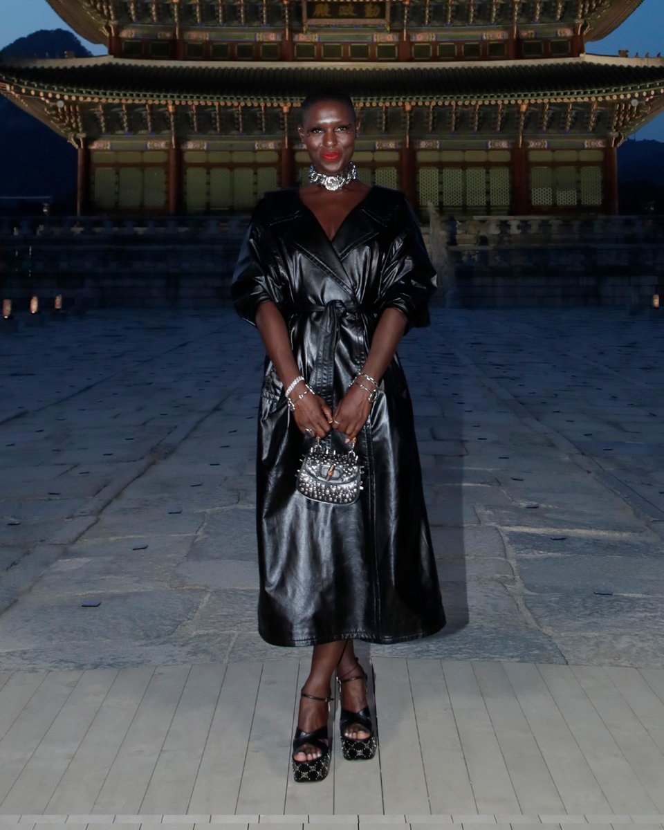 gucci's tweet photo. Global Brand Ambassador #IU, #JodieTurnerSmith, and #SaoirseRonan at Gyeongbokgung Palace for #GucciCruise24. https://t.co/2cOqsVlb3r