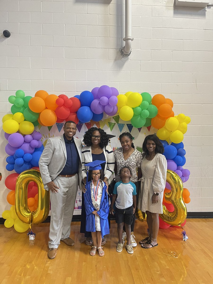 Drldjohnson3's tweet photo. What a special day, special moment, and time… our Kayleigh graduated kindergarten today and led us in the pledge and class statement! #ProudParent 🎓😁 We love you and are ready for your next chapter while grateful for the experiences! 🙏🏾 #KinderGrad https://t.co/UfqytWyfGC