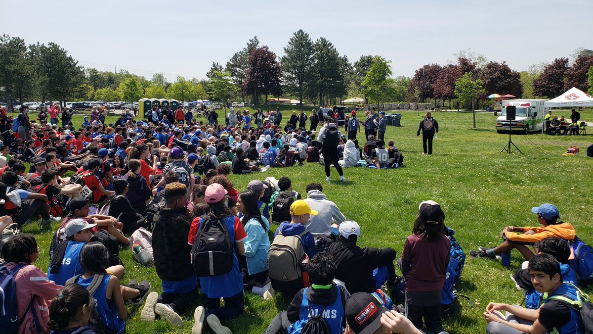 boshinisb's tweet photo. The Dragons demonstrated all the attributes of SPIRIT at the Cross Country Meet today at Erindale Park!  So proud of our athletes on such a beautiful day!!!  @hpe4pdsb @DLMS_MS https://t.co/mOgKtjRMXx