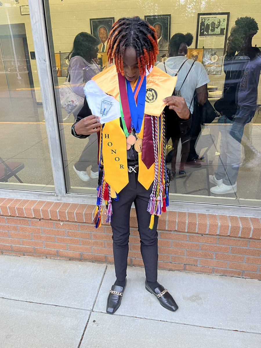 Saniiyah Burchfield tweet media