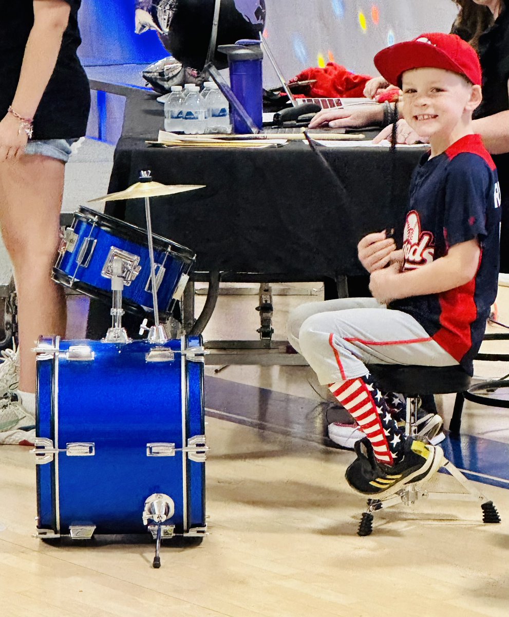 elementarywithB's tweet photo. Look at these FIRSTIES performing in our Talent Show today! #courage #habithub #findyourvoice ⚾️🃏🎶 @NatcherElem https://t.co/uKxtXwy8KD