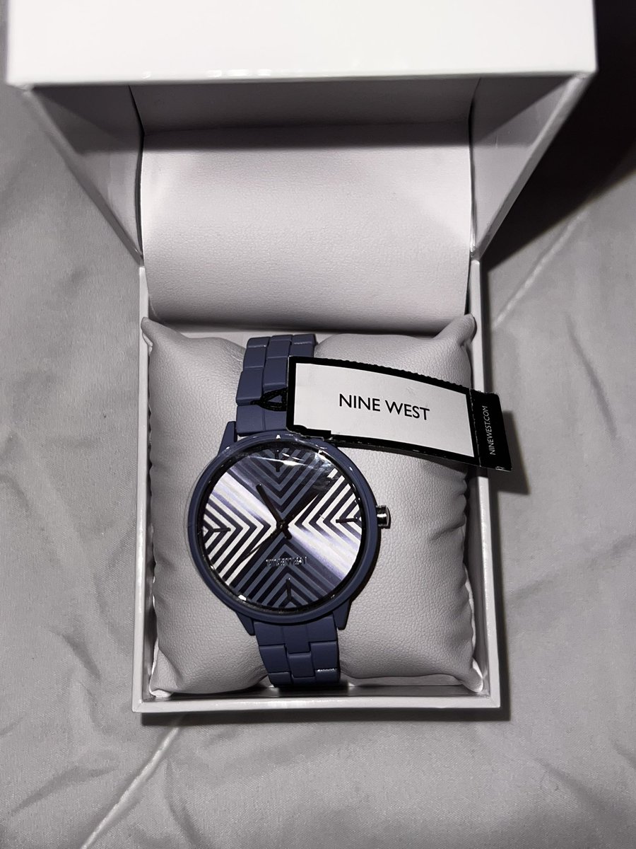 madiscarteu's tweet photo. 🧾 #madiscart 
🎧 https://t.co/twm1hF052V

                     . .  wts lfb ! 🫧 .ᐟ
         — nine west women’s watch 

 𓄳 brand new
 𓄳 payo, ₱1,500 ( can nego ! ) 
 𓄳 rfs: need funds

⌗ accessories non kpop related https://t.co/4R7YOjf7Eq