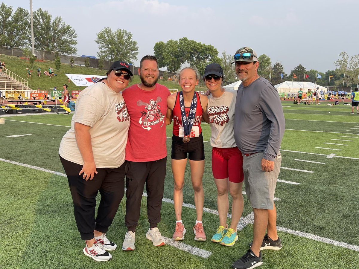 MyaLarsen1's tweet photo. 3 FOR 3!!! 4th in the 4x8, 5th in the 800 with a PR, and 4th in the 4x4!! What an AMAZING community I am a part of!! I am so grateful for my kind and hardworking teammates, competitors, and coaches!! Senior season here I come!! 🏃‍♀️❤️🤘#Philippians413 https://t.co/10hOQH7RTs