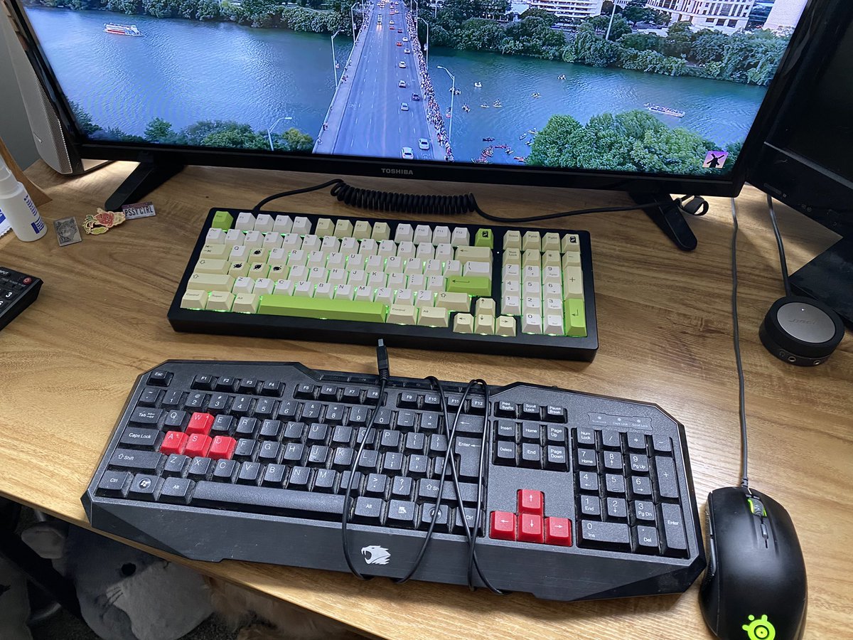 sp00ky_moth's tweet photo. @sp00ky_deer @drop I also became a keyboard guy https://t.co/v0xOF2clHc