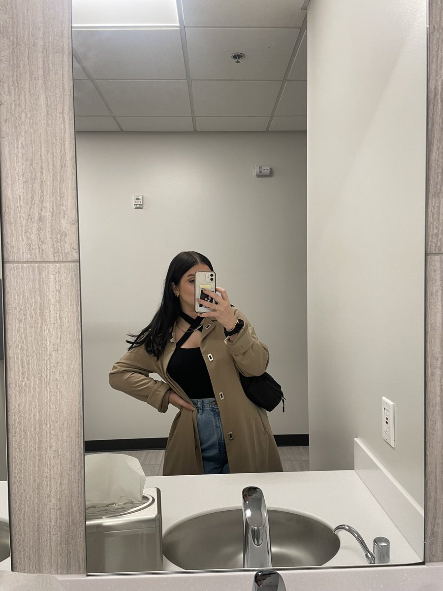 Charleston06's tweet photo. it’s been awhile since I posted mirror fit checks on here. miss me? https://t.co/QJuYKK87Oo