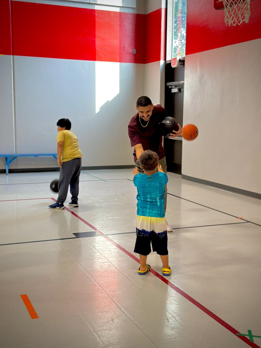 We had a great time playing basketball with future Railsplitters at Jackson Elementary’s family night! #railsplitterswbb