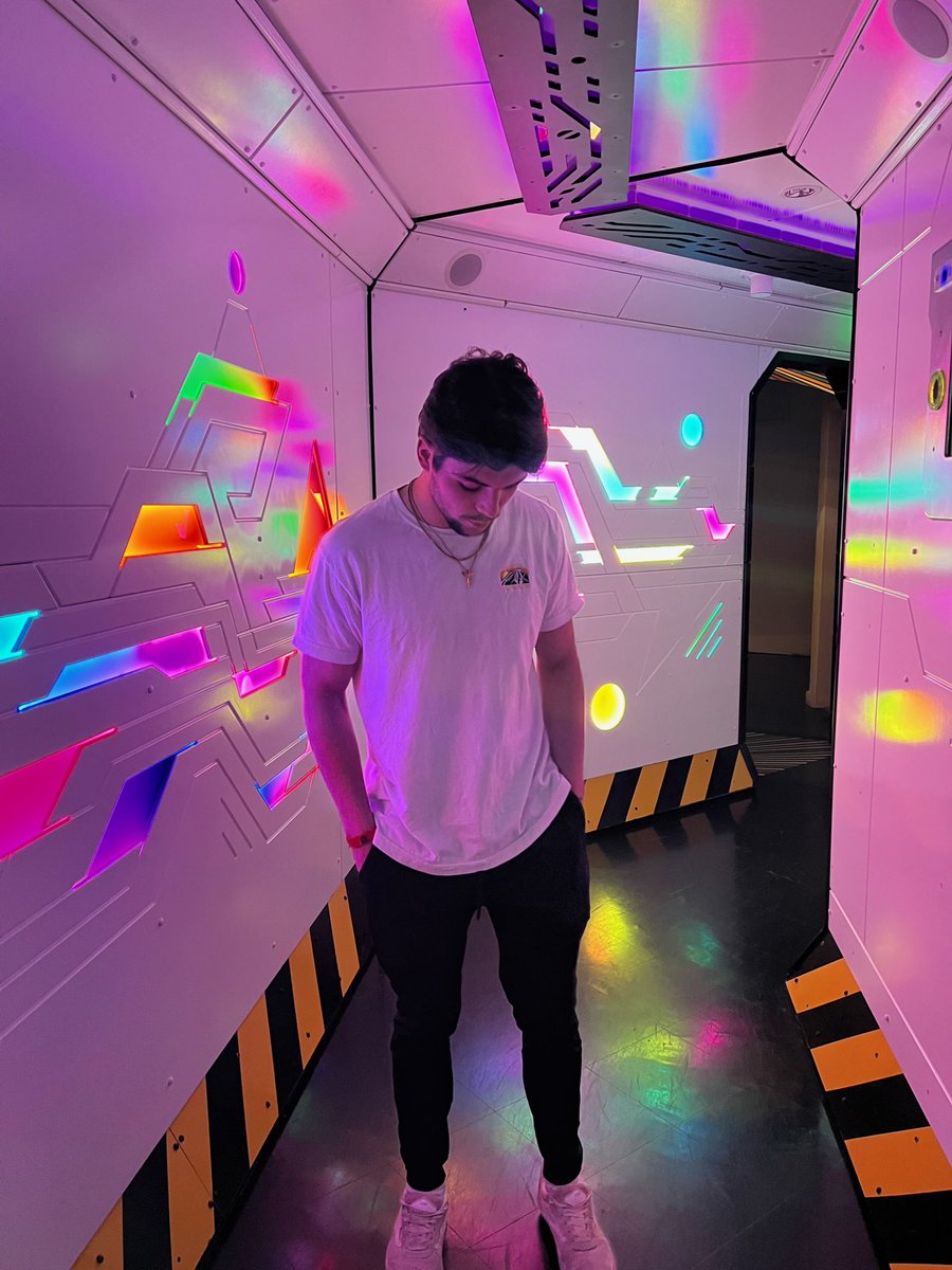 AndresGrano's tweet photo. Meow wolf 👁️‍🗨️ https://t.co/QhbmxHAyr9