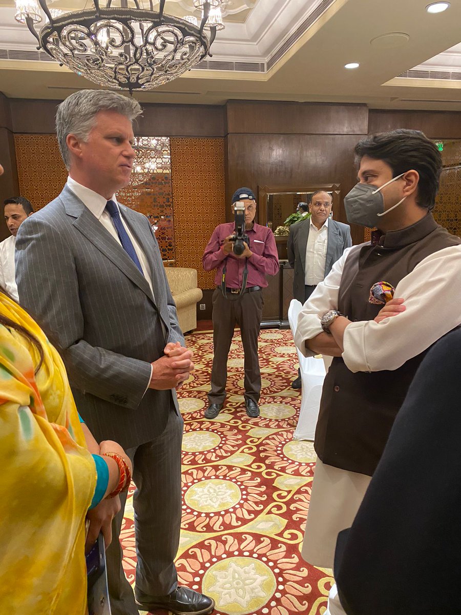 TradeTeamIndia's tweet photo. ✈️✈️@HCCanInd attended @WingsIndia2024 curtain raiser organized by @ficci_india and met with Minister for Civil Aviation @JM_Scindia @MoCA_GoI. #Canada will recruit a delegation of Canadian companies for #WingsIndia2024! Stay tuned ! 
@VineyGuptaTC @DeborahRH_ @CanadainIndia https://t.co/jsxVv1sMm5