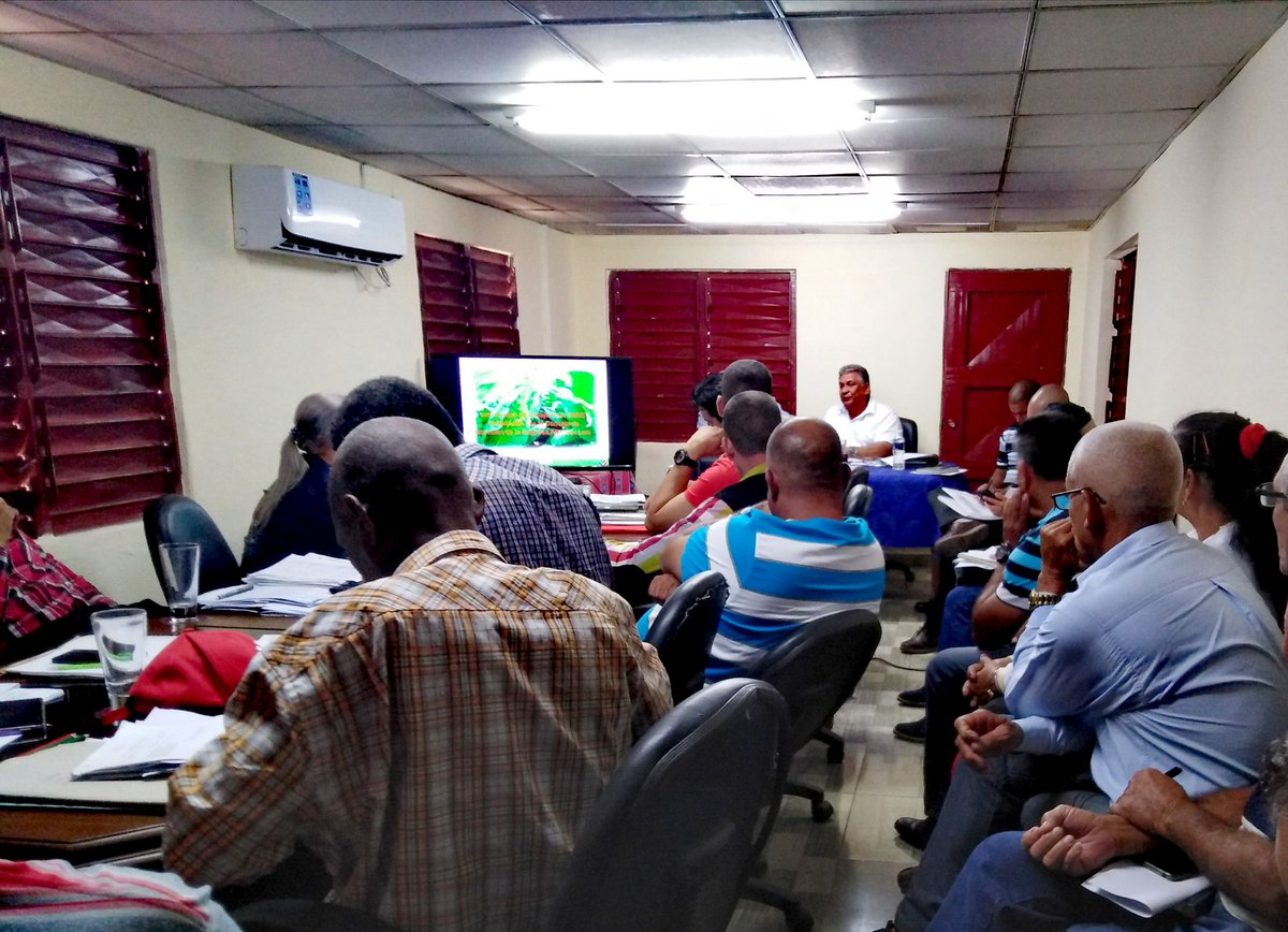 abtsanluis's tweet photo. Productivo intercambio del Presidente de @GTabacuba, acompañado de otras autoridades de ese nivel, con el Consejo de Dirección de la Empresa ABT San Luis. 
#NuestraFortalezaEsLaHerencia
#TabacalerosPorMas
#EmpresaABTSanLuis
#VueltaBajo
#Tabacuba https://t.co/f14EJxB6Ln