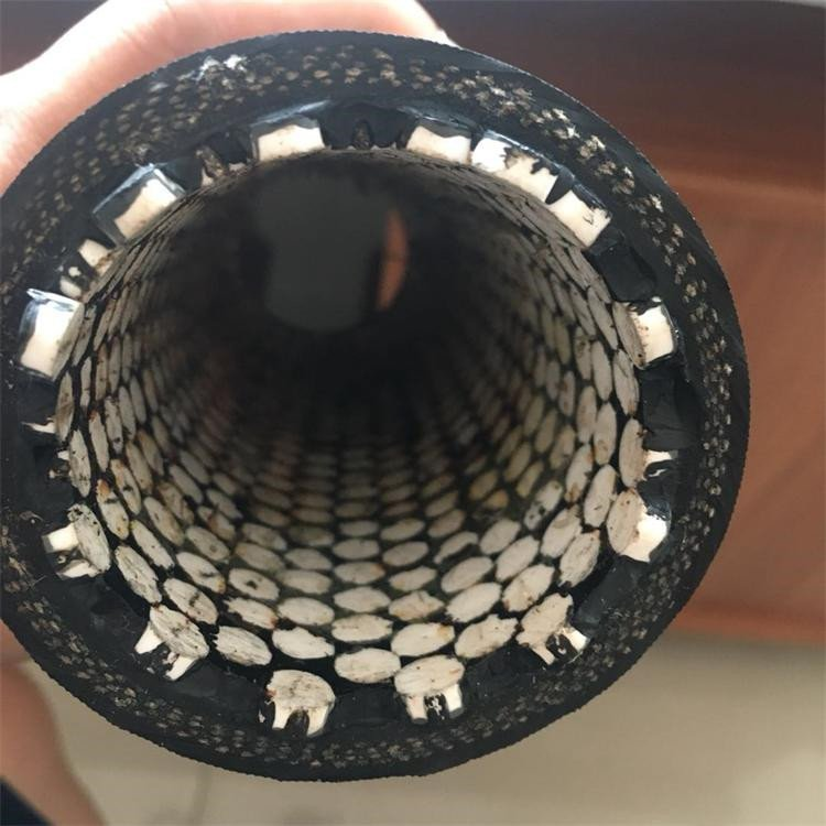 We (Shandong Hesper) provide and supply wear resistant rubber hose, more and more customers choose ceramic lined rubber hose instead of rubber hose.

hesperrubber.com/news/advantage…