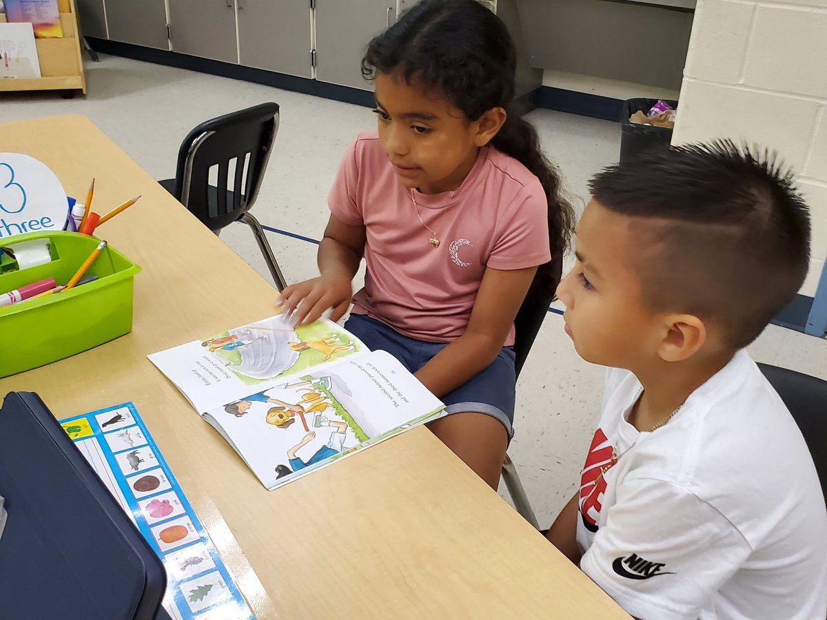 icyeatras's tweet photo. Spending some good DEAR time with our third grade buddy class! Drop Everything  And Read!!! 🤗 https://t.co/IL8qYbDhBL