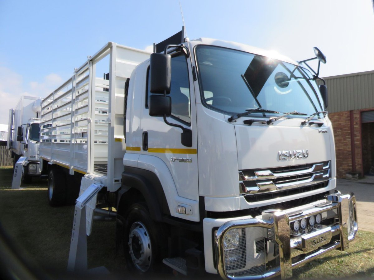 FOCUSmagSA's tweet image. ISUZU Motors South Africa, which notched up its 10th consecutive year as the truck market leader in 2022, has a particularly interesting stand at Nampo 2023 Harvest Day. One of the stars of the stand is this 2023 Isuzu FX-Series FXR 17-360 Cattle Carrier, which is #ReadyForWork.