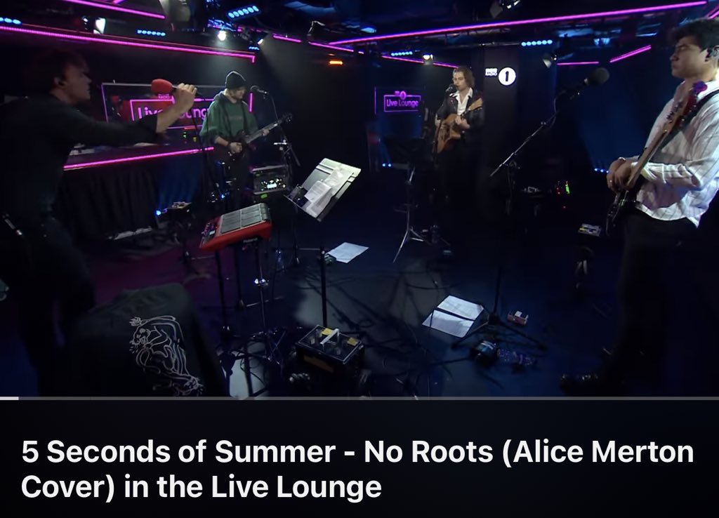 superbIoom's tweet image. 5sos released serve after serve in 2018!