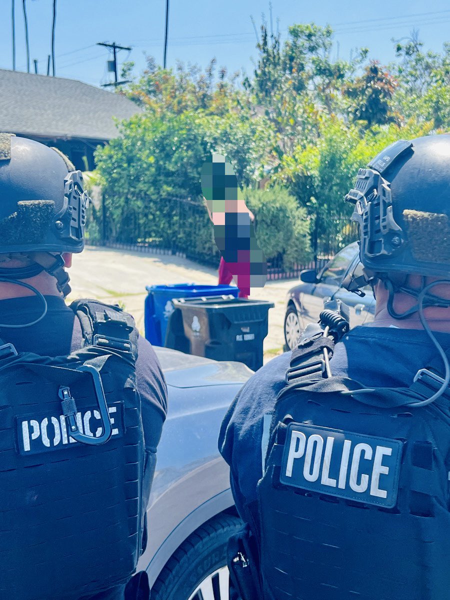 Your #GND and <a href="/USMS_PSWRFTF/">Pacific Southwest Regional Fugitive Task Force</a> at work!  Code 4!  Suspect wanted for <a href="/LAPDNewton/">LAPD Newton</a> #Murder in custody! Doing their part to keep the community safe. #complynowcomplainlater #LAPD <a href="/lapdmikeoreb/">Michael A. Oreb</a> <a href="/USMarshalsHQ/">U.S. Marshals Service</a>
