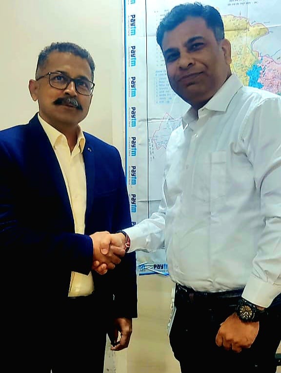 AimraIndia's tweet photo. #AIMRA National Joint General Secretary  
Mr Navneet Pathak had a productive meeting with  
Mr @sarabhai_amit, Vice President of @Paytm. 
Discussed mobile retail opportunities & explored ways to boost growth.
Exciting prospects for mutually beneficial trade development.
 #MobileRetail   #WinWin 📱💼🌐"
#digitalpayments 
@np0509