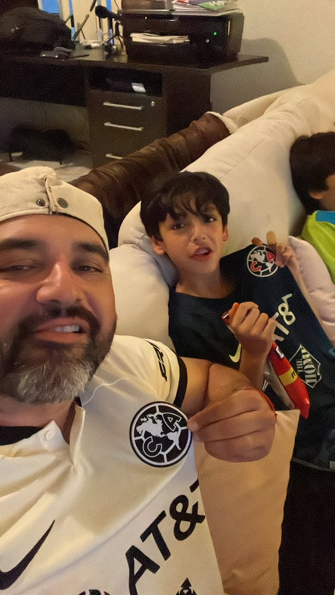 Adrianox83's tweet photo. @ClubAmerica juntos somos más!! #ELCLASICODEMEXICO https://t.co/AWEwllLkIZ