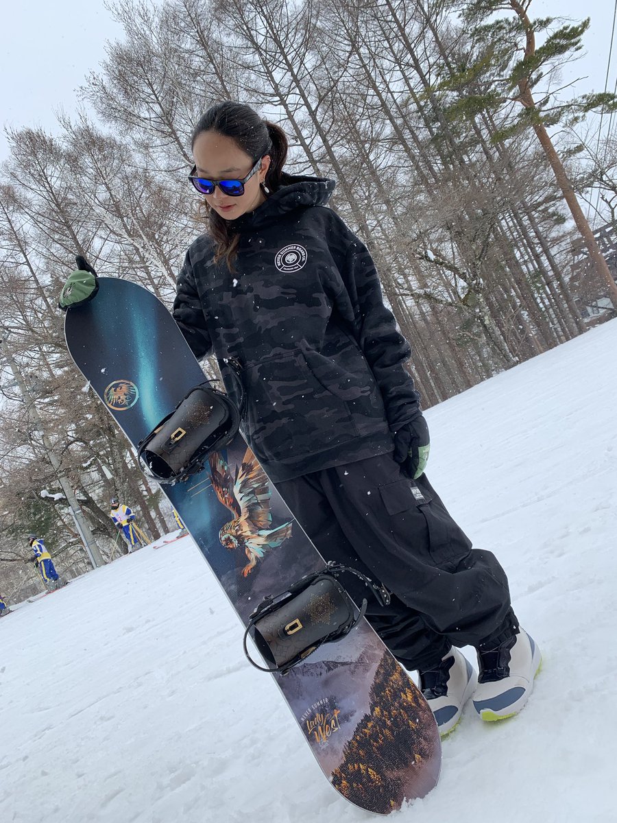 ReNa6311's tweet photo. 22-23シーズンも良きシーズンでした☃️
新しく出会えた���間、いつものローカルメンバー、懐かしい友達、たくさんの出会いに感謝🧡
#竜王スキーパーク
#10シーズン目
#リゾートバイト
#住み込みバイト
#ゲレンデバイト
#篭り https://t.co/4Zb9ASI6fs