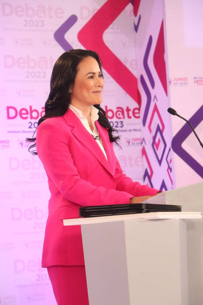 Contundente y abismal diferencia ... Seguridad y credibilidad en su discurso .... Mujer de intelecto , pulcra presencia y oratoria, con fuerza y carácter para gobernar el Estado de México 🇲🇽

<a href="/AlejandraDMV/">Alejandra Del Moral</a>