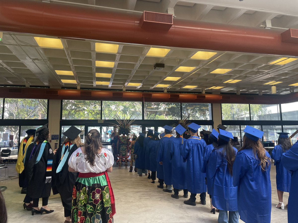 DyanaDelfinPolk's tweet photo. Powerful &amp; emotional @PeraltaColleges Raíces Latinx Graduation ceremony. So honored to say a few words to the graduating class,  to celebrate Latinx excellence &amp; joy. This is the procession of students led by our danzantes. Felicidades, graduates! 👩🏻‍🎓 https://t.co/SMvhVGMEMl