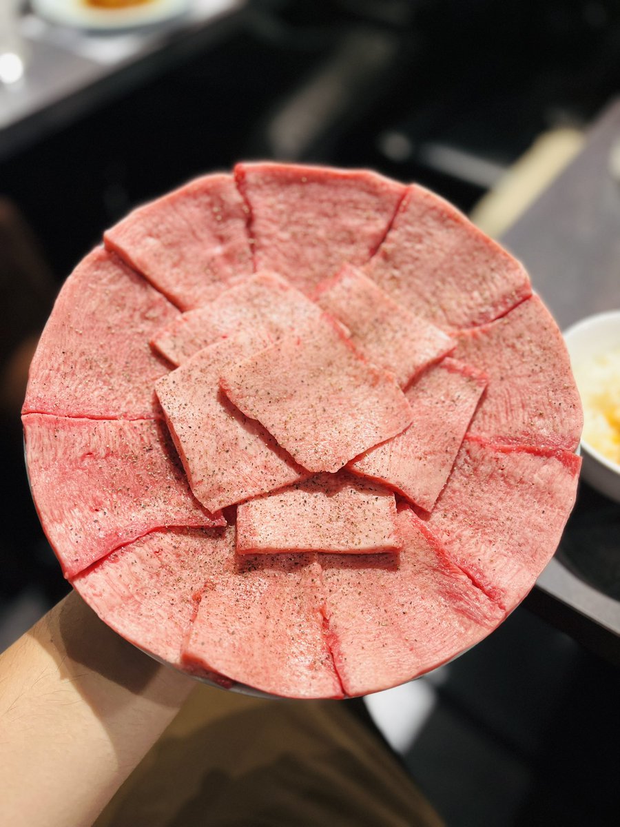 ree_6910J's tweet photo. #一心不乱
#完全紹介性 の住所電話番号非公開の店

先輩の紹介で今回ご一緒させていただきました。
ロース刺しや牛タン美味しかった🤤

いつかは銀座の新進気鋭に行ってみたいな。
また8月にお邪魔します！

#焼肉 #高コスパ https://t.co/CPH3H1NHL8