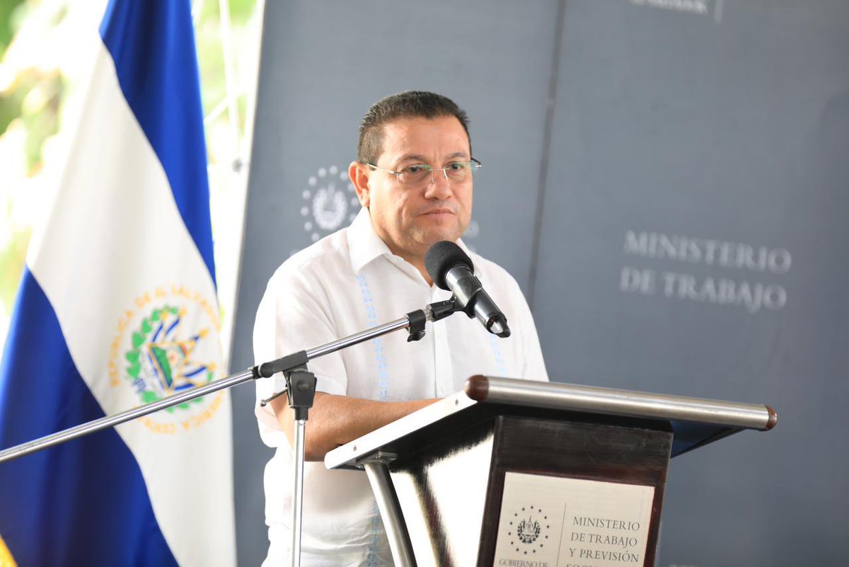 RolandoCastroSv's tweet photo. La próxima semana vamos en #GiraPorElEmpleo a la zona oriental de nuestro país 

Firmar contratos con cientos de trabajadores y empresas 

Seguimos transformando la vida de nuestra población, llevando fuentes de empleo para quienes no tienen 

Este es el nuevo Ministerio de Trabajo de El Salvador