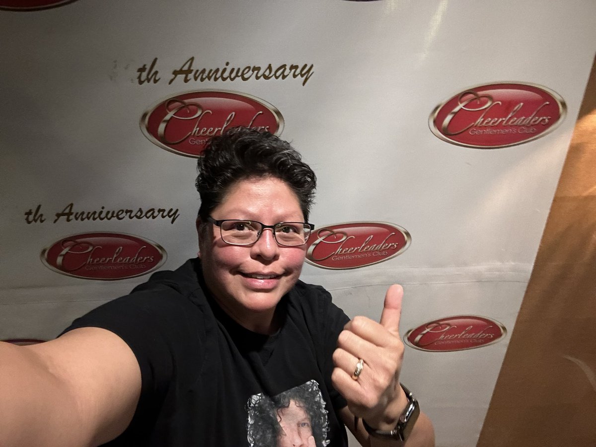 Pocahontas0470G's tweet image. @sternshow @rmlimodriver69 @ImMedicatedPete @SpeechImpedime2 @salgovernale @cwotd @cheerleaderspgh @BarJutsu @TheSmilingMoose Hey now! Cheers to 14years! Always a good time! One of our favorite places in Pittsburgh! Come on out! 🍾🍻❤️❤️❤️🤓👍🏽