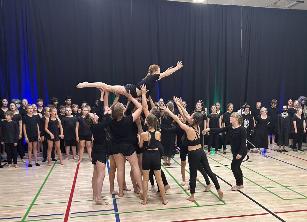 lattajayne1's tweet photo. “The Journey of Change”- KSA students learned about the Change makers in our world and they inspire us to persevere in times of struggle. #Kamloops_SD73 #artsintegration #artseducation #presentationoflearning https://t.co/arDXCwYX9y