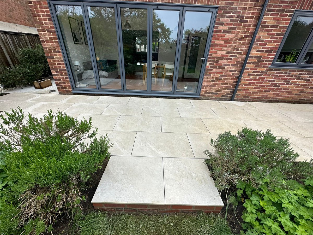 Attlebridge's tweet photo. Take a look at this beautiful outdoor patio with our Himalayan White Porcelain tiles, expertly installed by @conkers_landscapers✨ 
600x900mm
20mm Thickness 
Are you ready to embark on your patio transformation?
Contact us today: 

📞01603860852 
📧info@attlebridgeconcrete.co.Uk https://t.co/W3bDKC6xVx