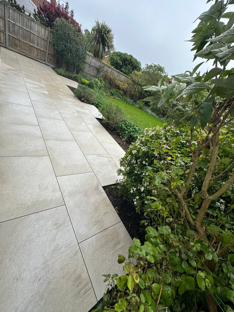 Attlebridge's tweet photo. Take a look at this beautiful outdoor patio with our Himalayan White Porcelain tiles, expertly installed by @conkers_landscapers✨ 
600x900mm
20mm Thickness 
Are you ready to embark on your patio transformation?
Contact us today: 

📞01603860852 
📧info@attlebridgeconcrete.co.Uk https://t.co/W3bDKC6xVx