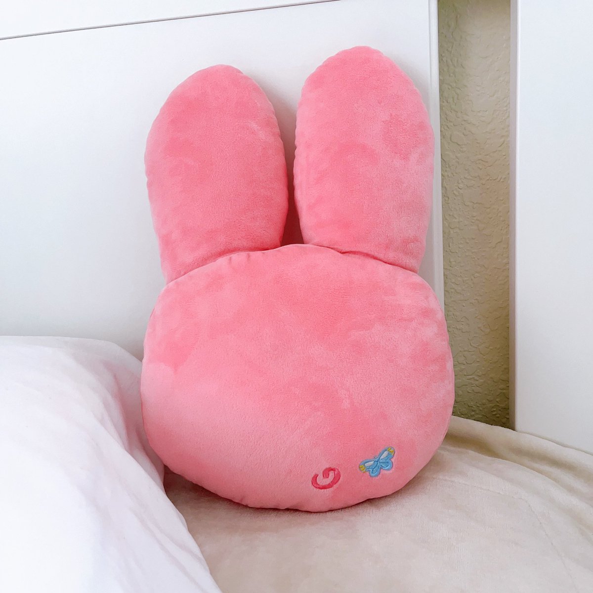 zimtyco's tweet photo. 💕Dwaekki Plush Pillow💕

✨fluffy soft pillow plush 
✨embroidered details and woven tag
✨preorder coming soon

dwaekki sample came in eeee! I will have him up with jiniret as preorder soon🫶

#straykids #SKZOOfanart https://t.co/je5zjS0uhx