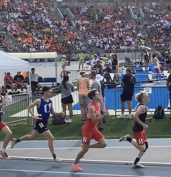 ogden_track's tweet photo. Great job today by the boys 4x800 team!  The ran a season best today by 6 seconds! #breakrecords https://t.co/AwxpZyjD36