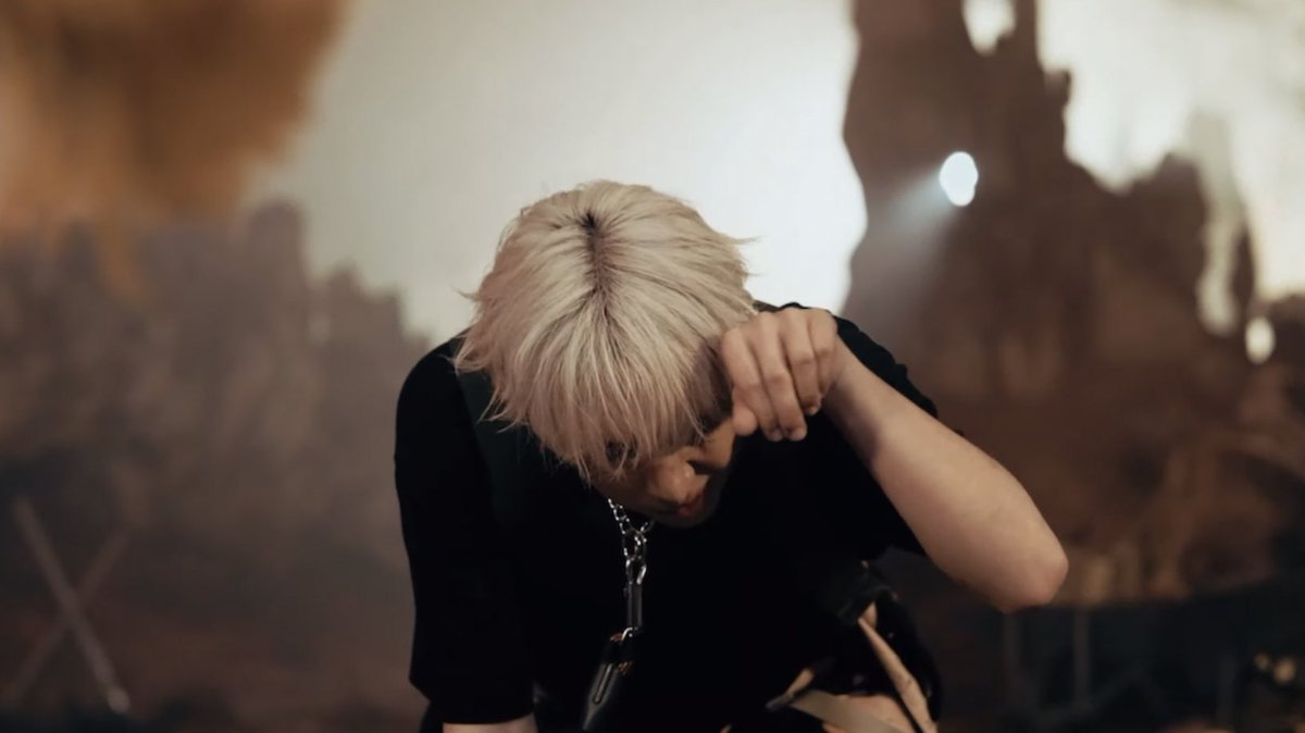 jahdiary's tweet image. what bolder, braver, and sexier? WE GOT DOGGO JUSTIN 😭 tutorial po on how to bark, @jah447798? 😭 

DI KA BASTA MAKAKAKITA NITO
@SB19Official #SB19
#SB19GENTO
#GENTO_MusicVideoOutNow