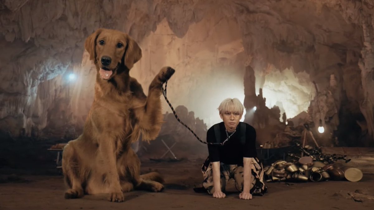 jahdiary's tweet image. what bolder, braver, and sexier? WE GOT DOGGO JUSTIN 😭 tutorial po on how to bark, @jah447798? 😭 

DI KA BASTA MAKAKAKITA NITO
@SB19Official #SB19
#SB19GENTO
#GENTO_MusicVideoOutNow